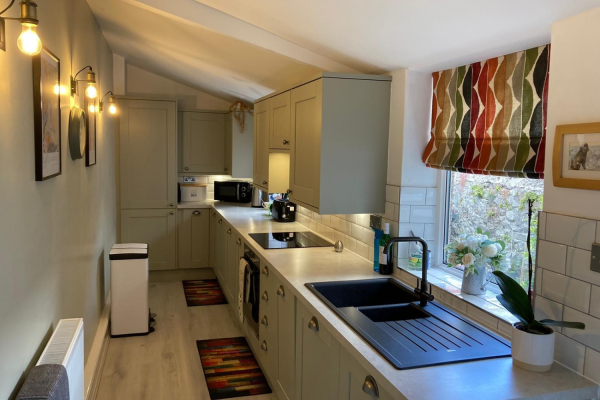 Kitchen 1 narrow kitchen